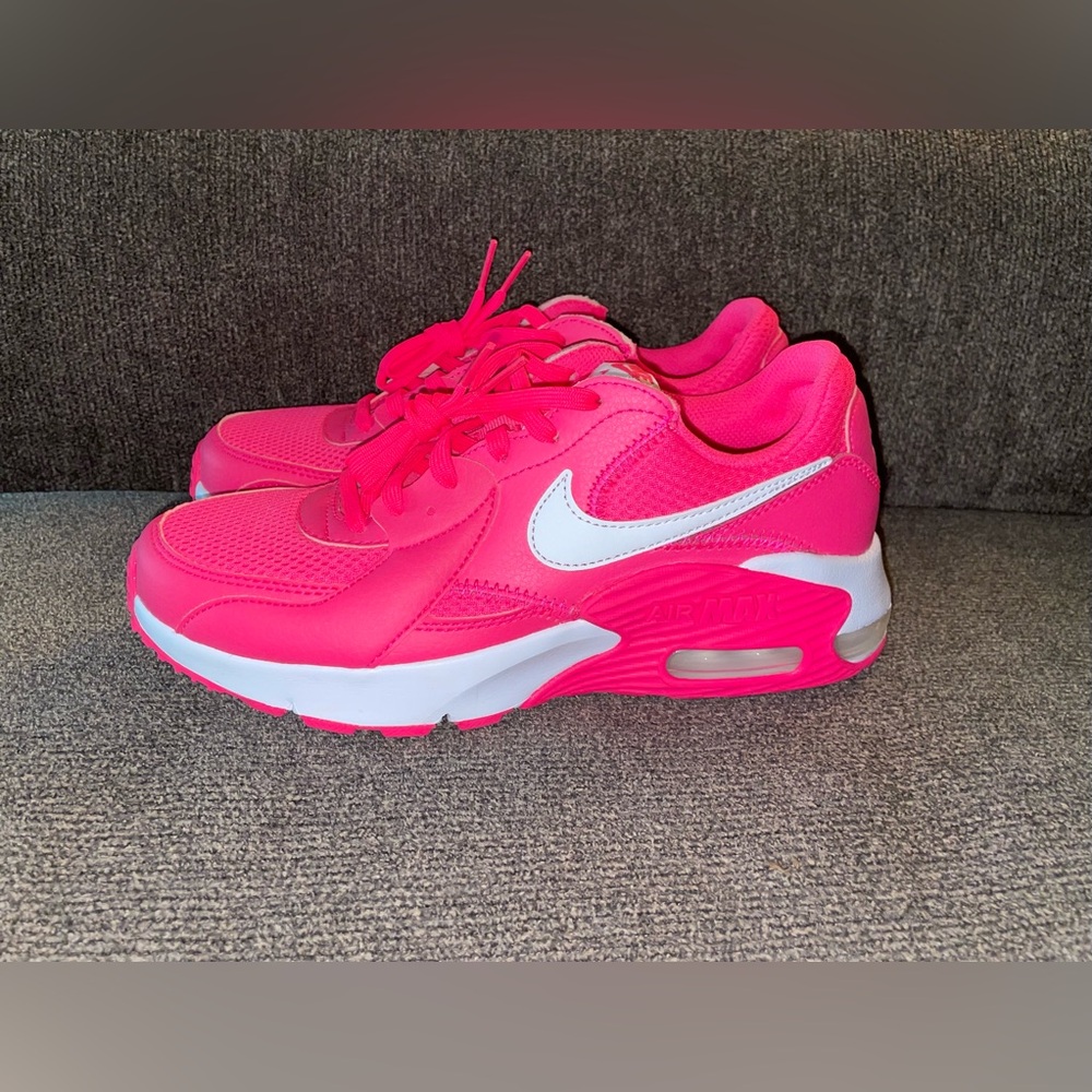 New Women’s Nike Air Max Excee Shoes - Picture 4 of 9